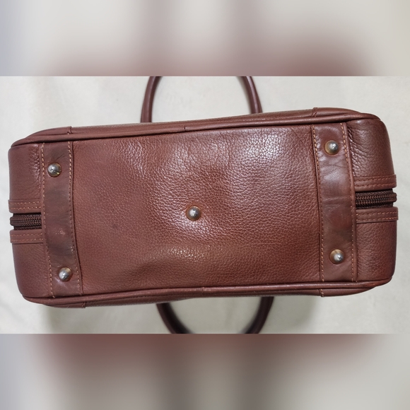 Gucci Square Boston handbag. Minor tarnishing on hardware. Wear under handles - Picture 6 of 16